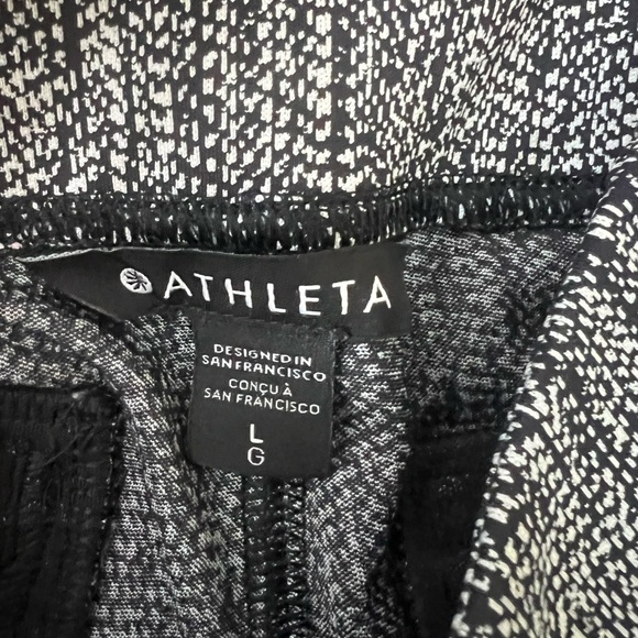 Gray High-Waisted Leggings - Picture 10 of 11